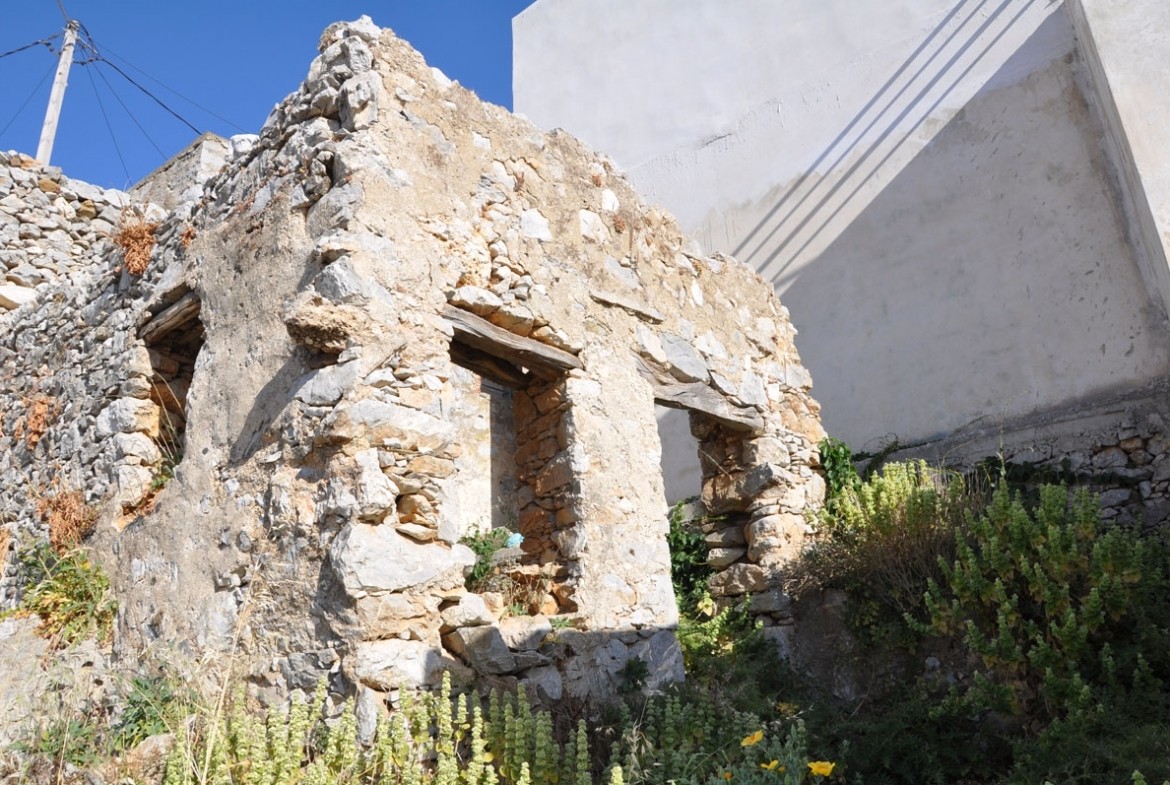 Ruin with roof